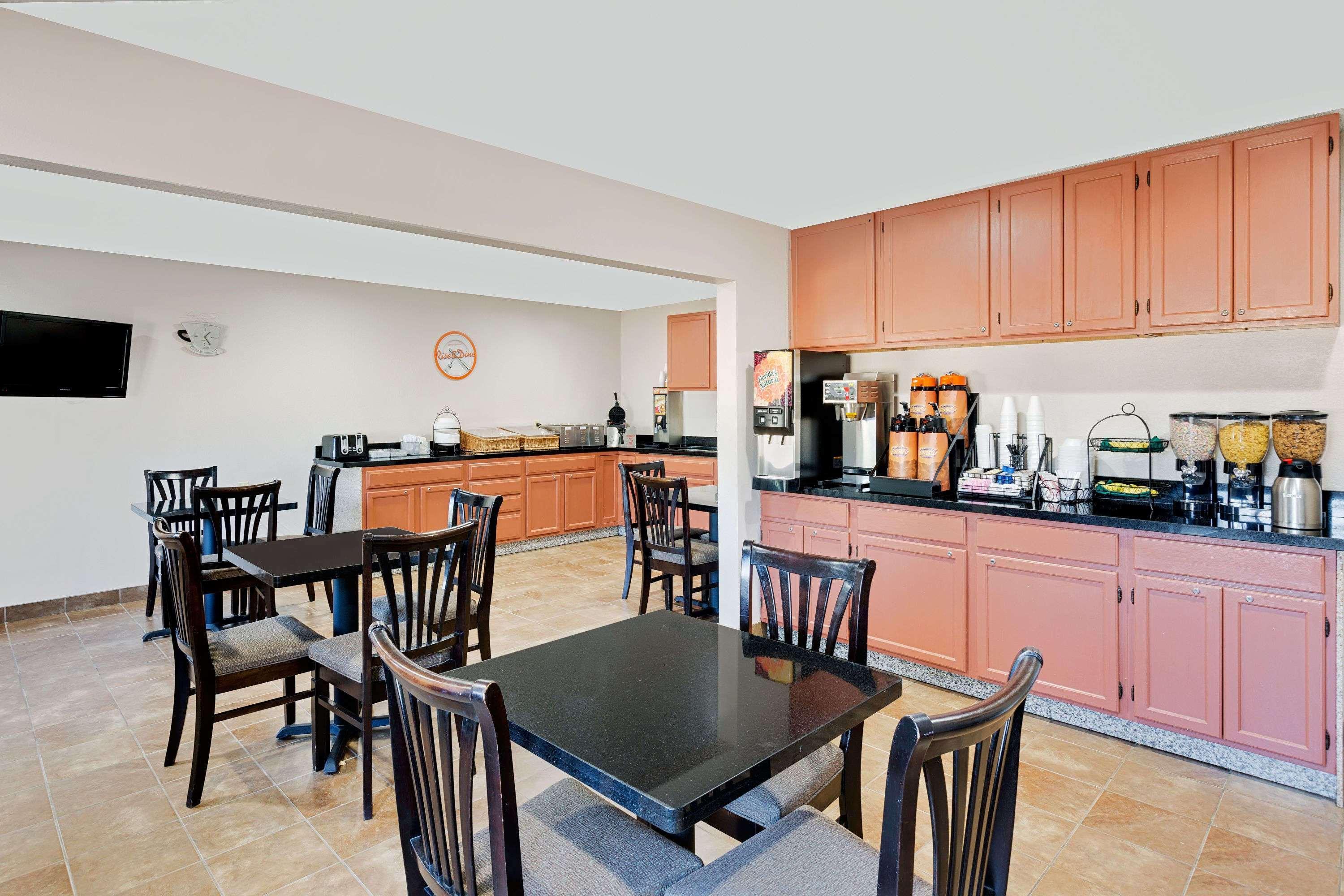 Howard Johnson By Wyndham Waterloo/Cedar Falls Exteriér fotografie