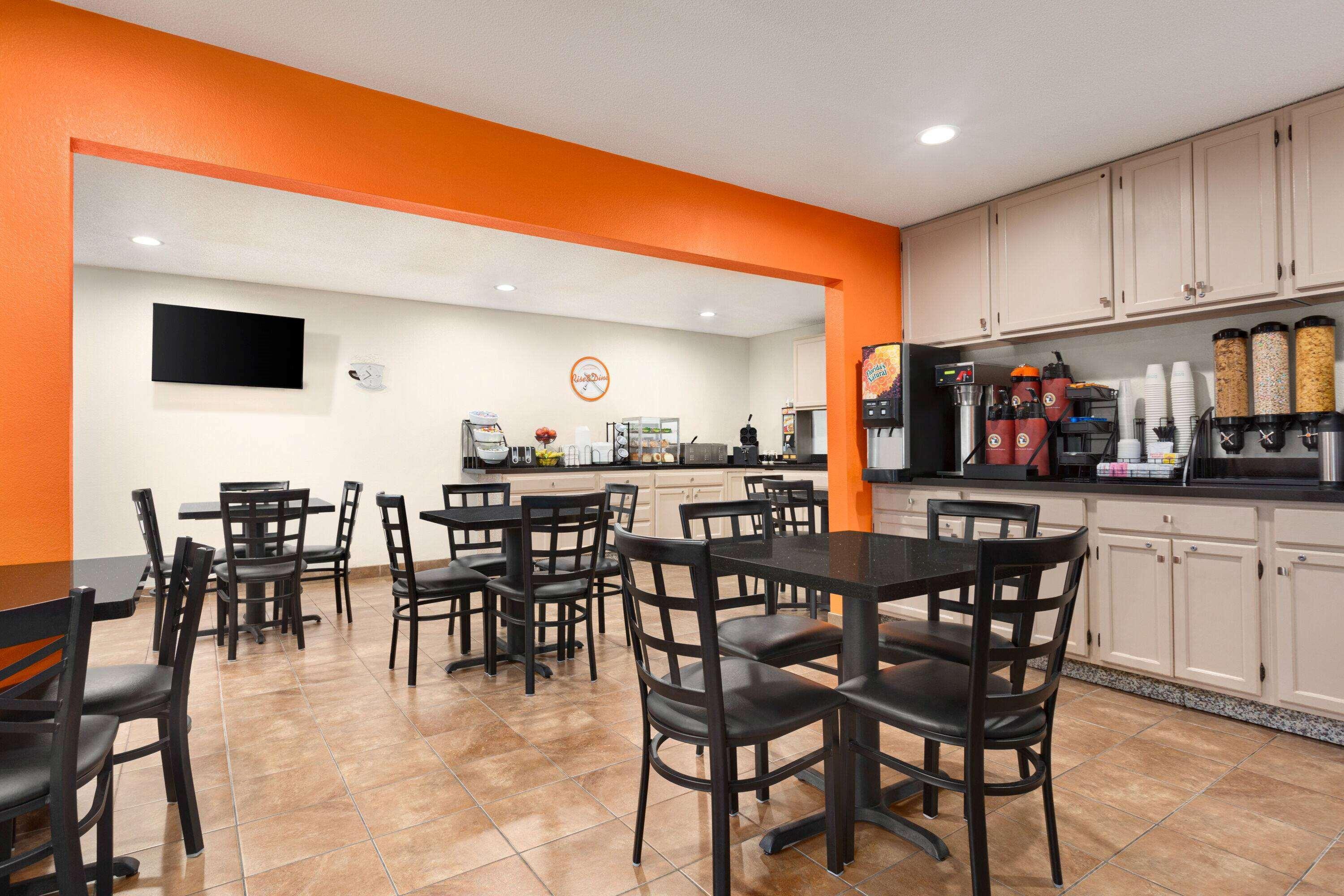 Howard Johnson By Wyndham Waterloo/Cedar Falls Exteriér fotografie